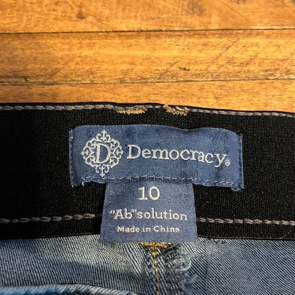 Democracy Jeans - Picture 3 of 6